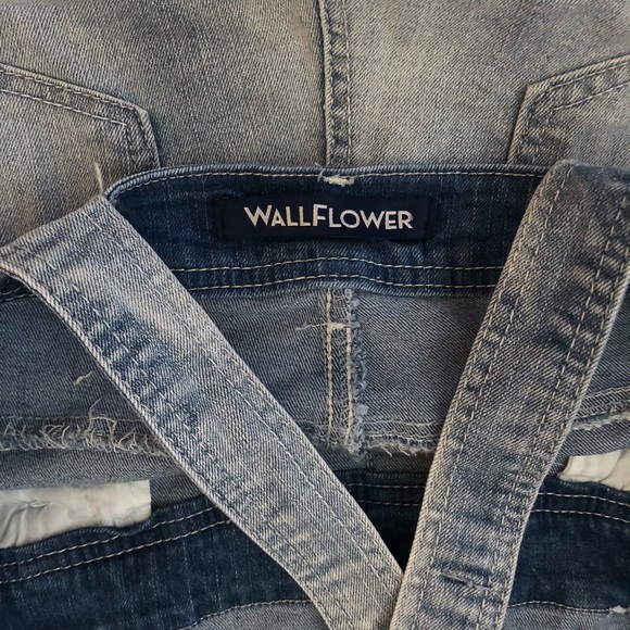 Wallflower distressed jean bib overalls size L - Picture 10 of 11